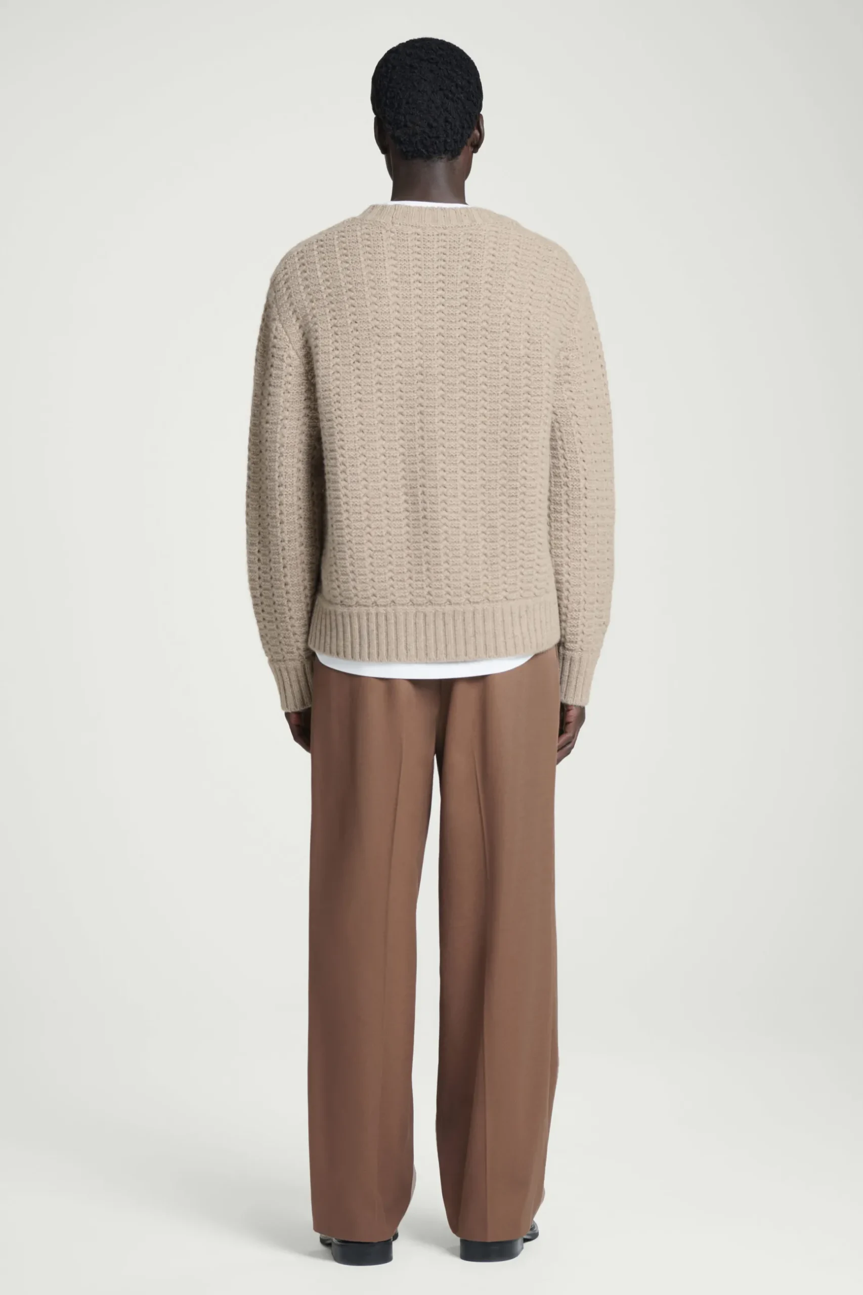 Fashion COS SWETER Z DZIANINY Z KASZMIRU – RELAXED FIT Brązowoszary