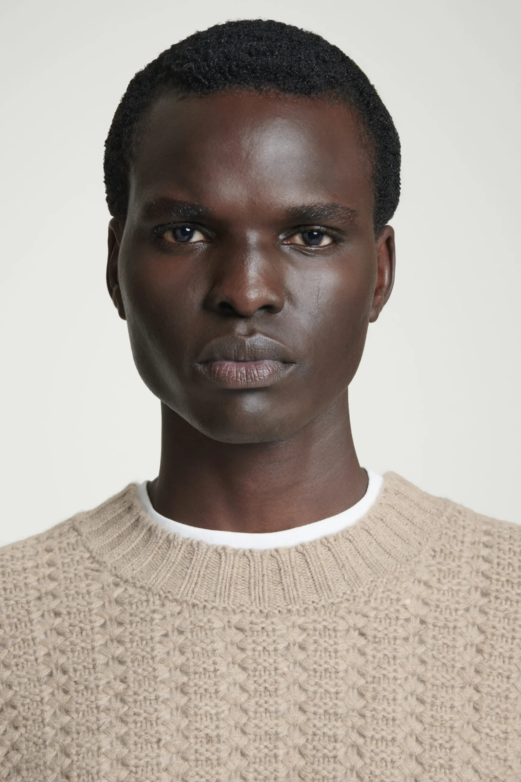 Fashion COS SWETER Z DZIANINY Z KASZMIRU – RELAXED FIT Brązowoszary