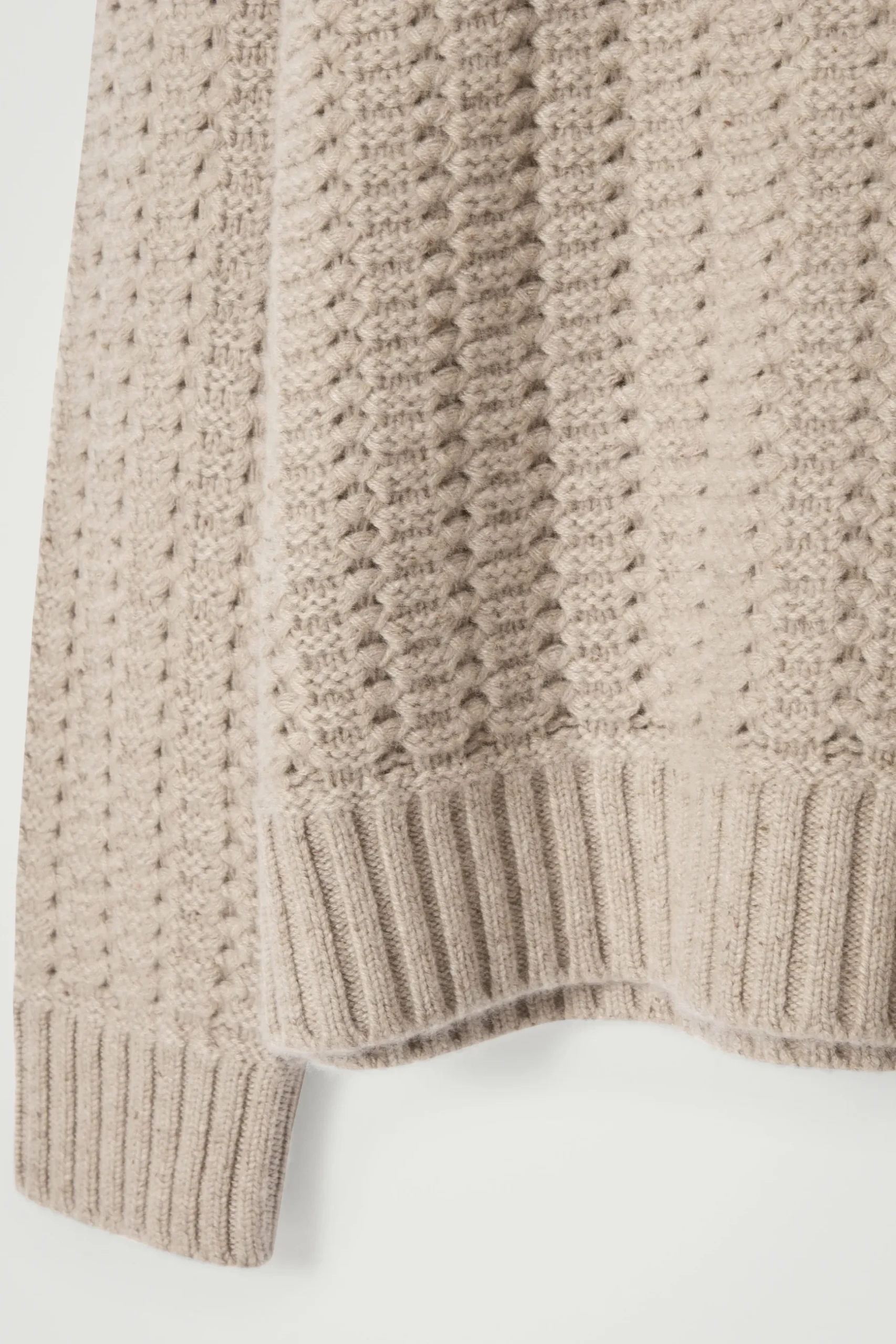 Fashion COS SWETER Z DZIANINY Z KASZMIRU – RELAXED FIT Brązowoszary