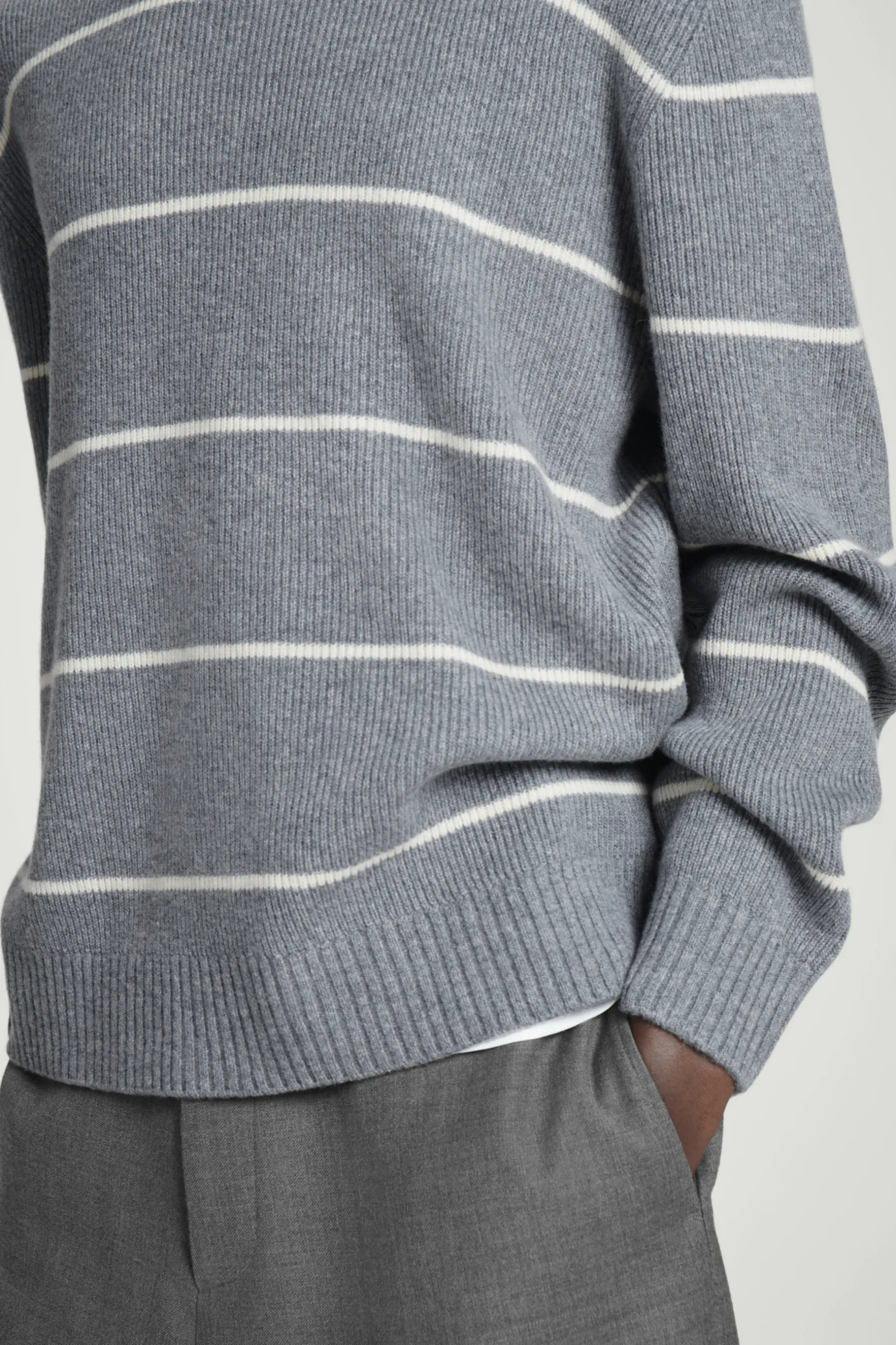 Clearance COS SWETER Z DZIANINY Z WEŁNĄ MERINO I PRZĘDZĄ Z JAKA