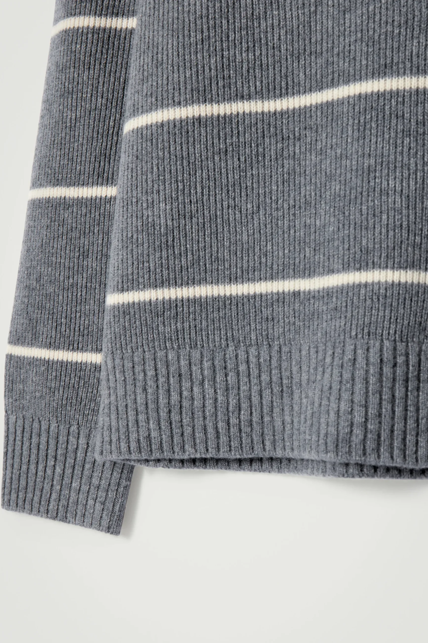 Clearance COS SWETER Z DZIANINY Z WEŁNĄ MERINO I PRZĘDZĄ Z JAKA