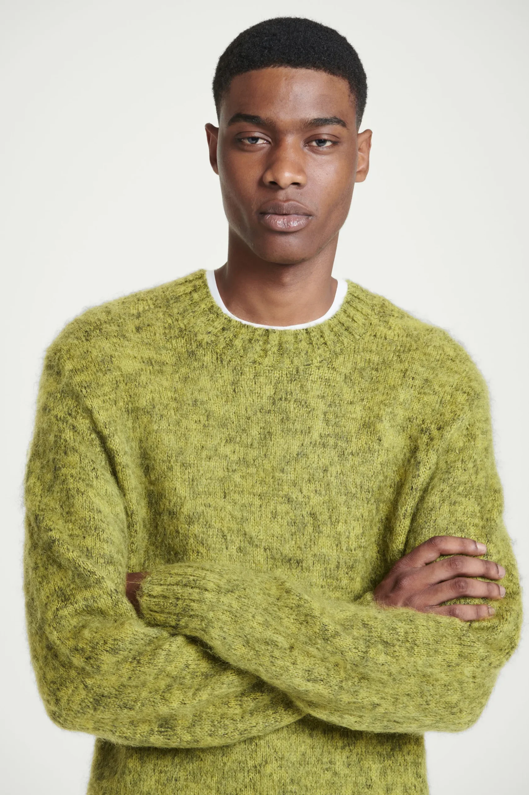 Best COS SWETER Z FARBOWANEJ MIESZANKI Z MOHEREM I WEŁNĄ Zielony