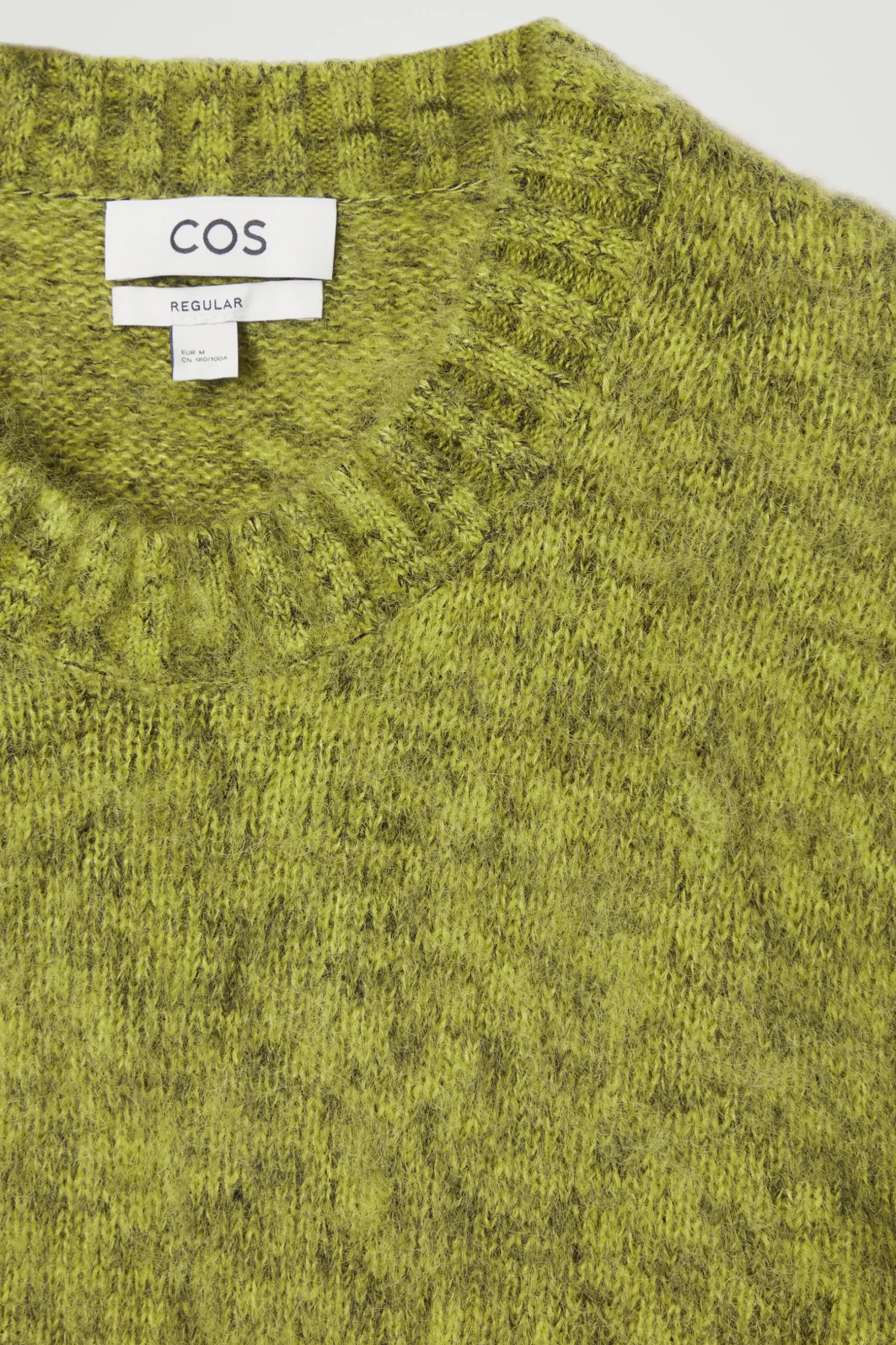 Best COS SWETER Z FARBOWANEJ MIESZANKI Z MOHEREM I WEŁNĄ Zielony