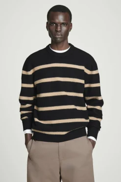 New COS SWETER Z GOTOWANEJ WEŁNY Z WYCIĘCIEM POD SZYJĄ