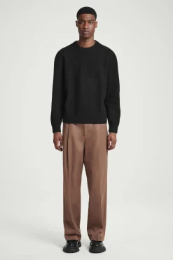 Fashion COS SWETER Z GOTOWANEJ WEŁNY Z WYCIĘCIEM POD SZYJĄ Czarny