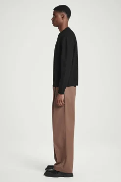 Fashion COS SWETER Z GOTOWANEJ WEŁNY Z WYCIĘCIEM POD SZYJĄ Czarny