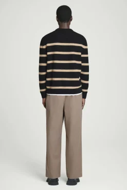 New COS SWETER Z GOTOWANEJ WEŁNY Z WYCIĘCIEM POD SZYJĄ