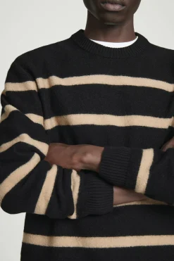 New COS SWETER Z GOTOWANEJ WEŁNY Z WYCIĘCIEM POD SZYJĄ