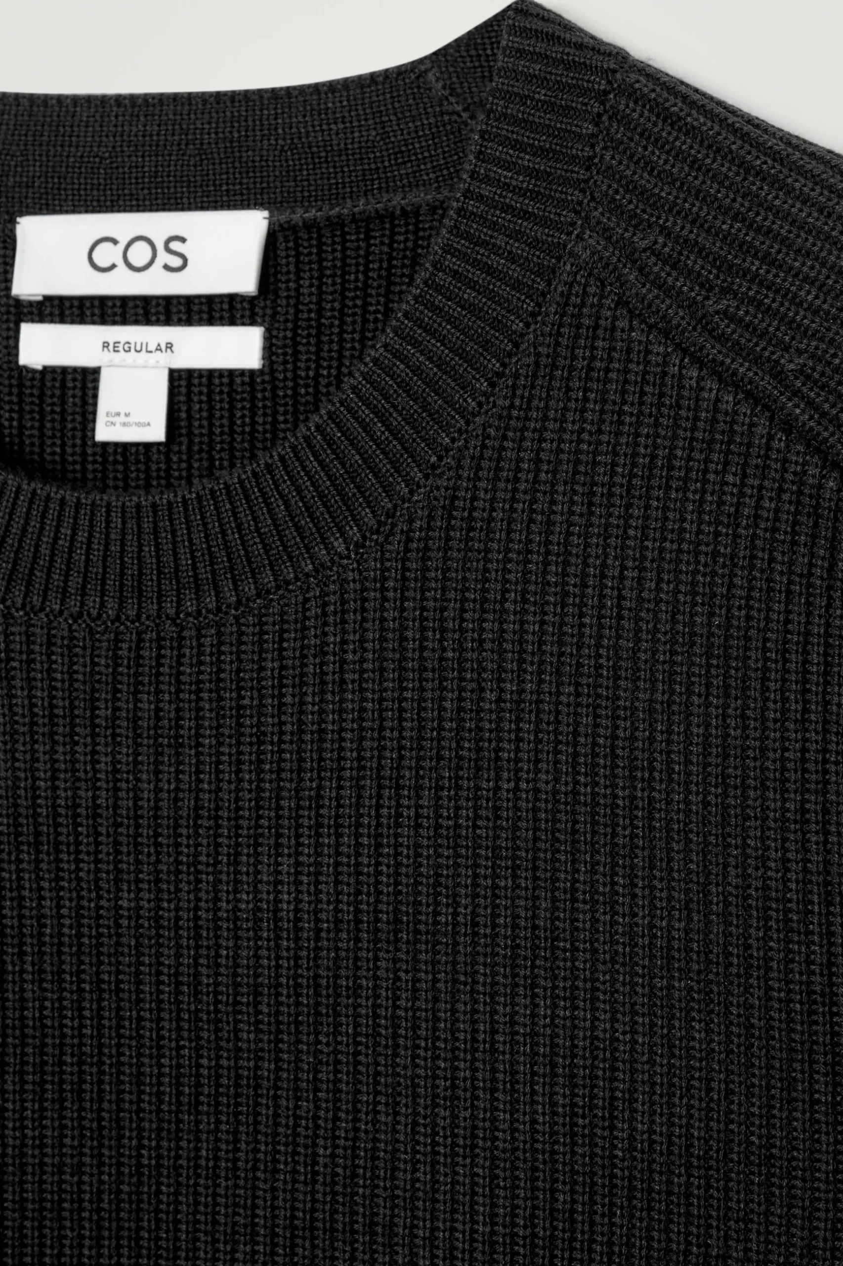Best COS SWETER Z PRĄŻKOWANEJ DZIANINY Z WEŁNĄ MERYNOSOWĄ Czarny