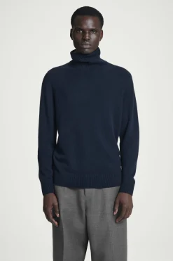 Clearance COS SWETER Z WEŁNY I KASZMIRU Z WYWIJANYM GOLFEM Granatowy