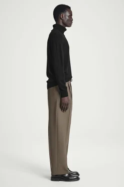 New COS SWETER Z WEŁNY I KASZMIRU Z WYWIJANYM GOLFEM Czarny