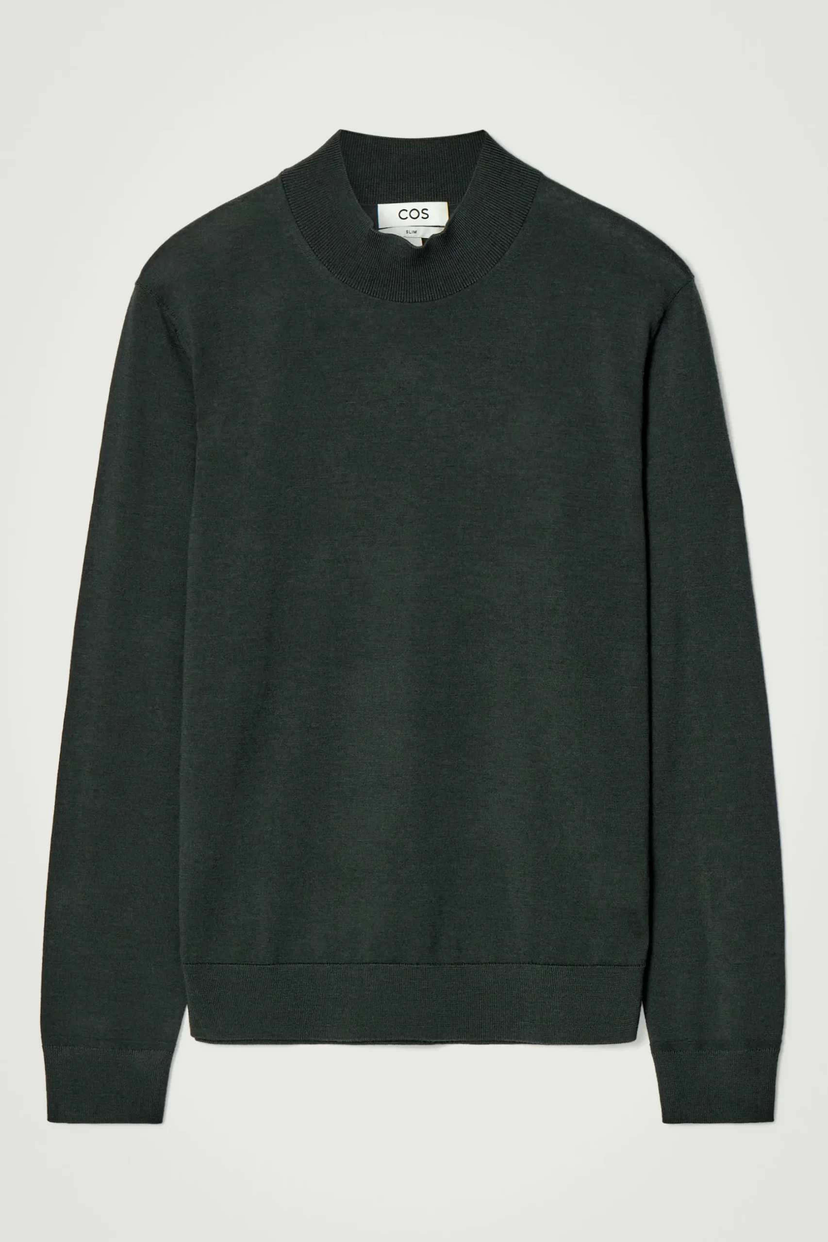 Outlet COS SWETER Z WEŁNY MERINO ZE STÓJKĄ – SLIM FIT Ciemnozielony