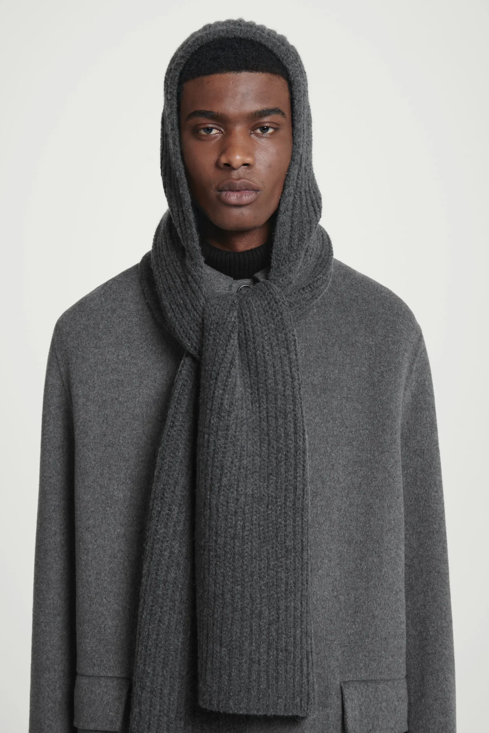 Fashion COS SZALIK Z KAPTUREM Z DZIANINY Z KASZMIREM Antracytowy
