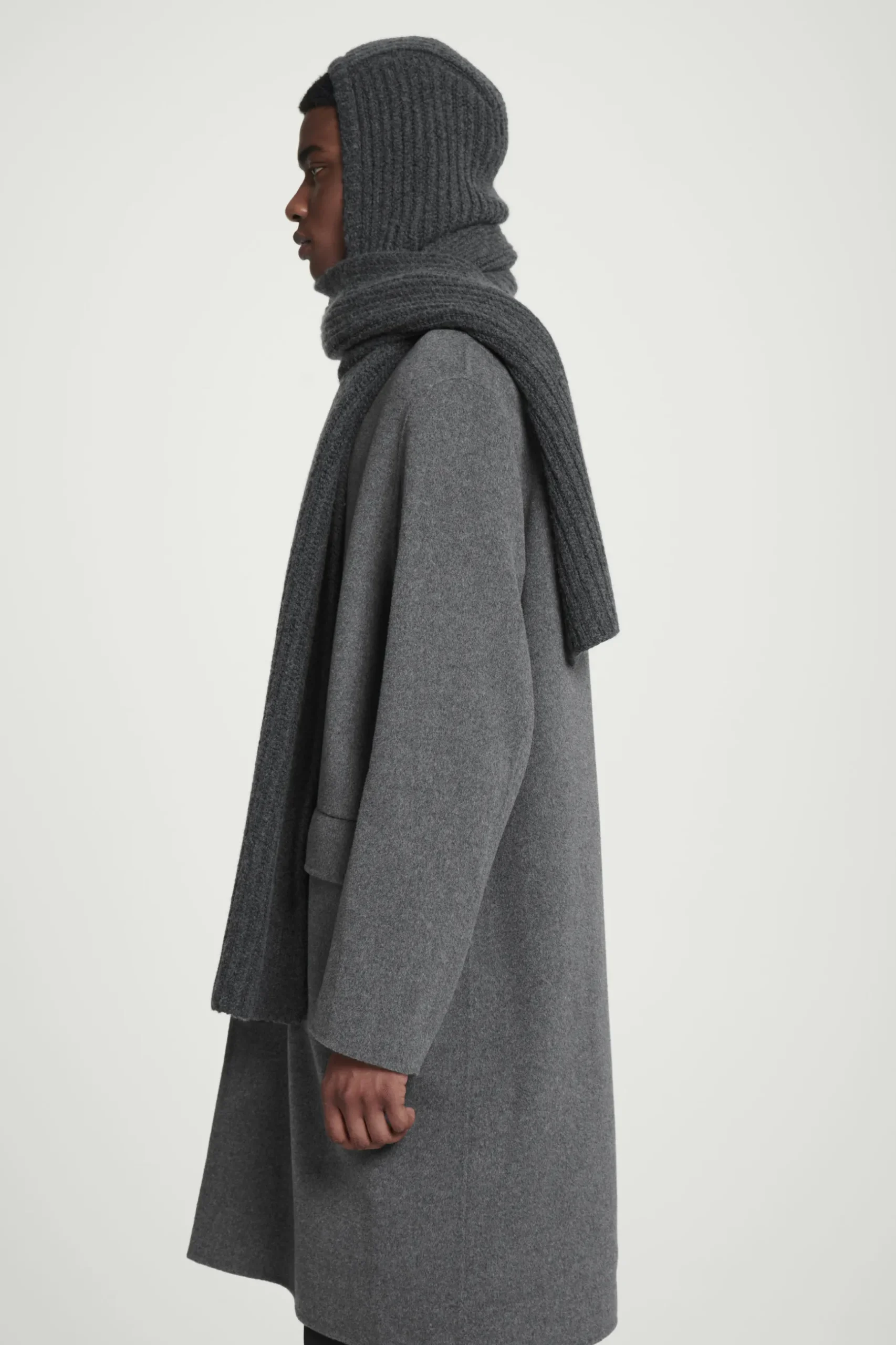 Fashion COS SZALIK Z KAPTUREM Z DZIANINY Z KASZMIREM Antracytowy