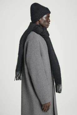 Fashion COS SZALIK Z MIESZANKI Z MOHEREM Z FRĘDZLAMI Czarny