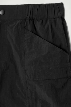 Sale COS SZORTY KĄPIELOWE W STYLU UTYLITARNYM Czarny