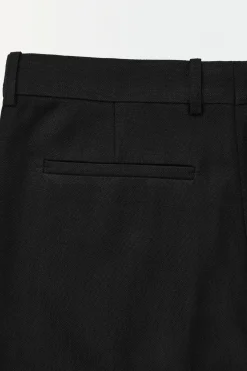 Fashion COS THE PLEATED TAILORED SHORTS Black