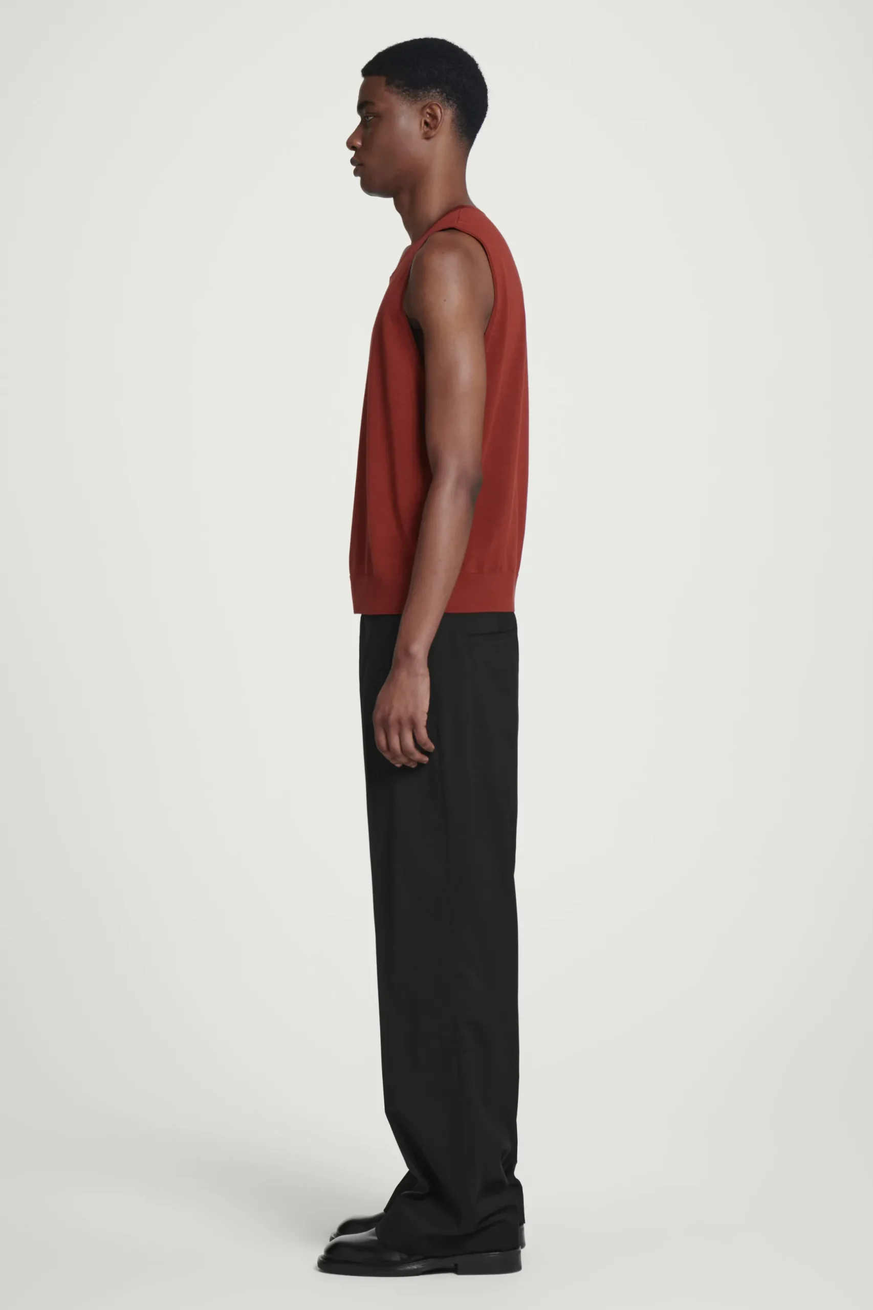Best COS TOP BEZ RĘKAWÓW Z JEDWABIEM – RELAXED FIT Czerwony