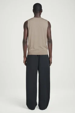 New COS TOP BEZ RĘKAWÓW Z JEDWABIEM – RELAXED FIT Szarobrązowy