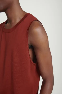 Best COS TOP BEZ RĘKAWÓW Z JEDWABIEM – RELAXED FIT Czerwony