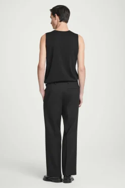 Sale COS TOP BEZ RĘKAWÓW Z JEDWABIEM – RELAXED FIT Czarny