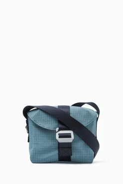 Outlet COS TORBA TYPU CROSSBODY Z MATERIAŁU RIPSTOP