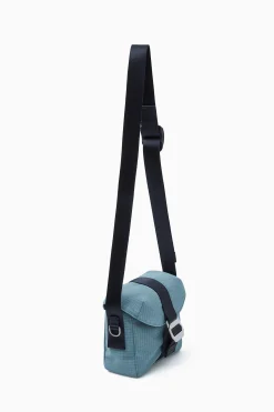 Outlet COS TORBA TYPU CROSSBODY Z MATERIAŁU RIPSTOP
