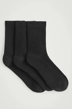 Discount COS TRÓJPAK PRĄŻKOWANYCH SKARPETEK SPORTOWYCH Czarny