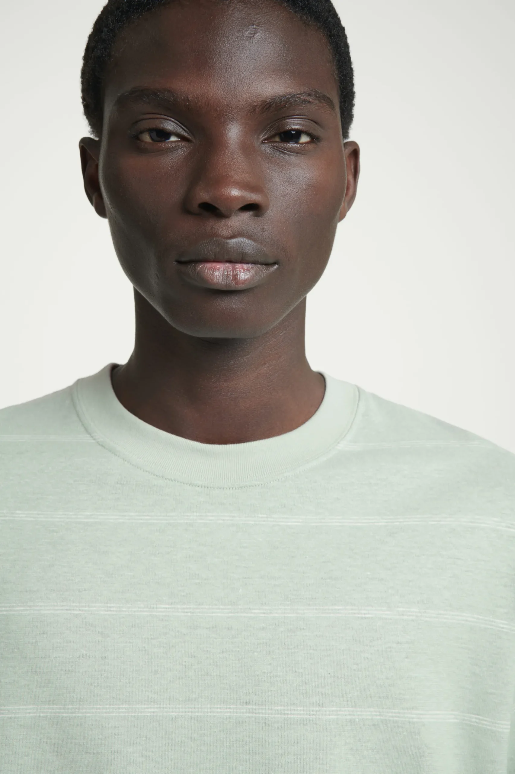 Clearance COS T-SHIRT Z DŻERSEJU Z KONOPI W PASKI – RELAXED FIT