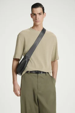Fashion COS T-SHIRT Z WAFLOWEGO DŻERSEJU – RELAXED FIT Kamień