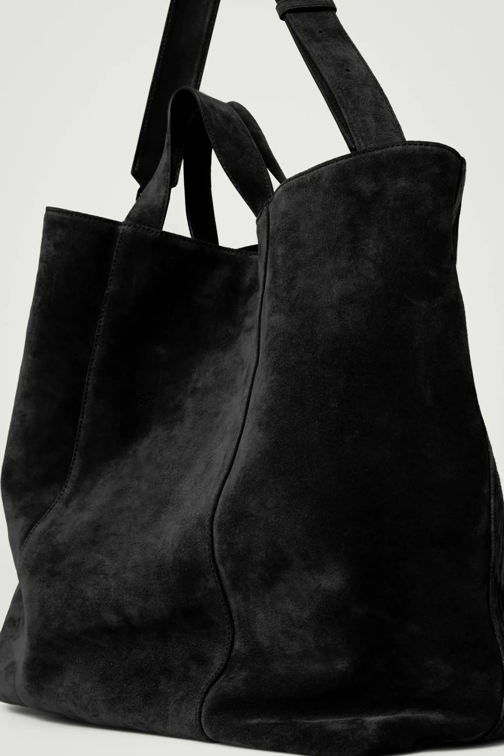 Outlet COS WIELOFUNKCYJNA TORBA ZAMSZOWA TYPU TOTE Czarny