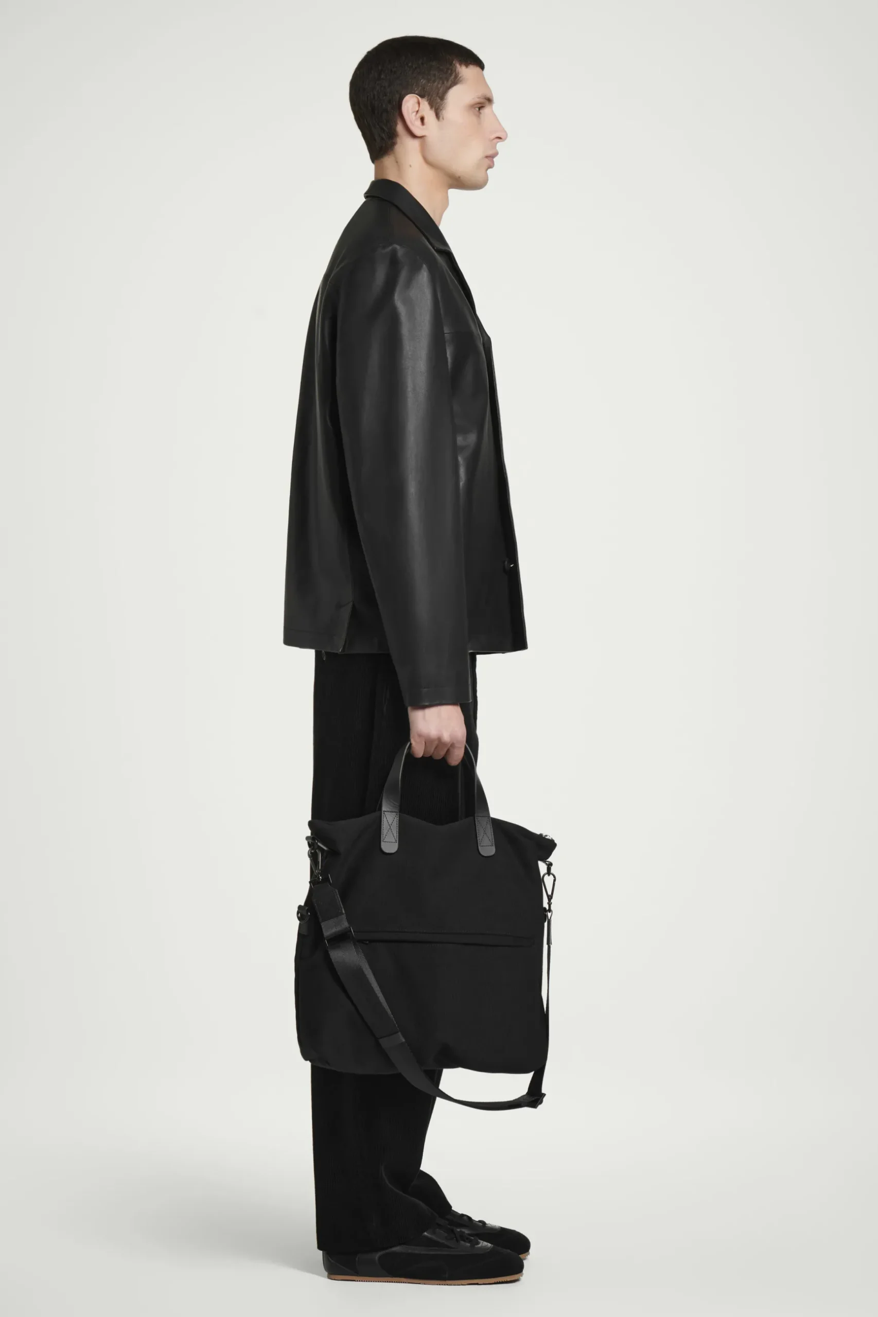 Best COS WODOODPORNA TECZKA TYPU CROSSBODY Czarny