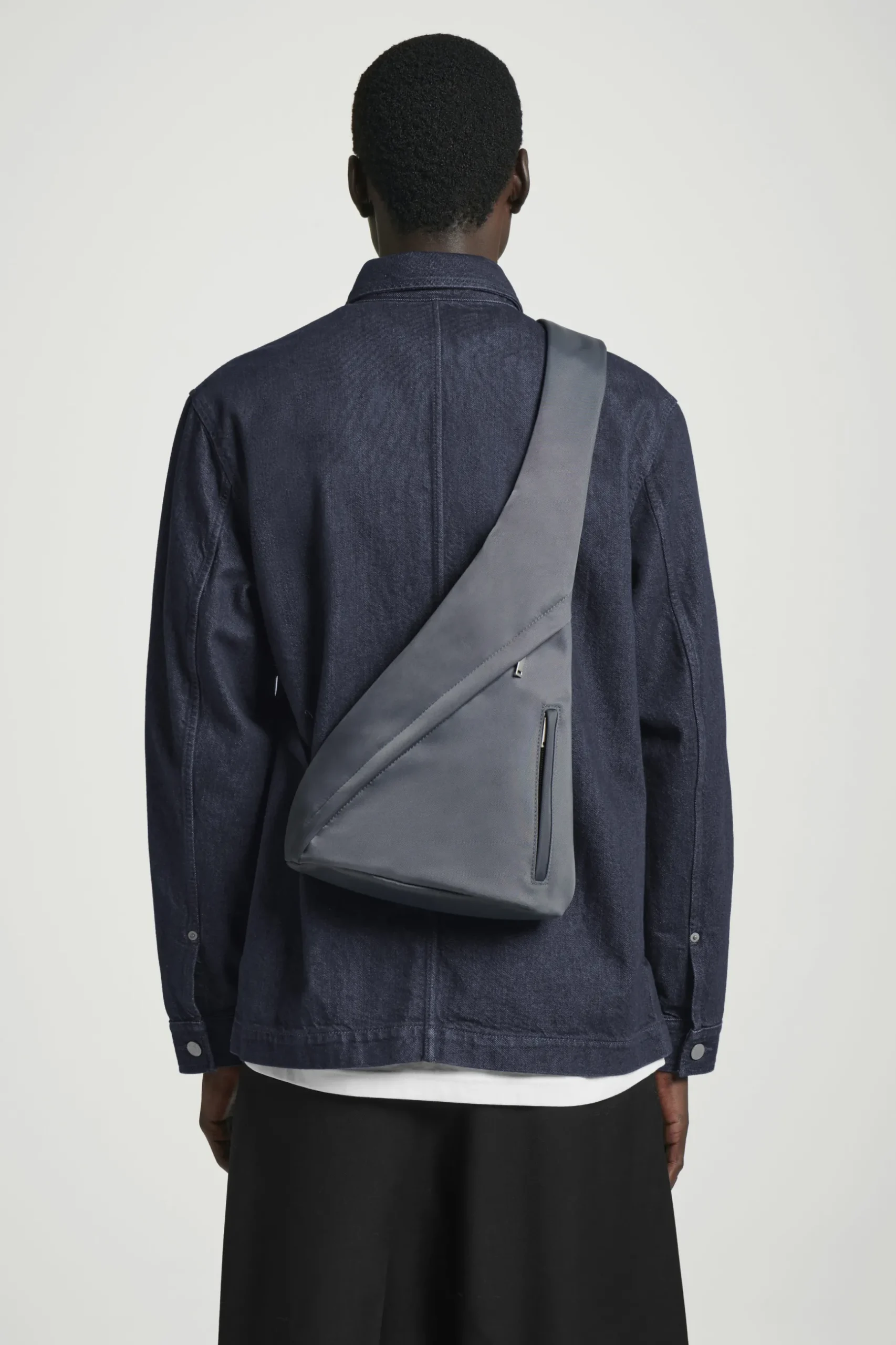 Best COS WODOODPORNA TORBA „SLING” TYPU CROSSBODY Z NYLONEM Szary