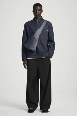 Best COS WODOODPORNA TORBA „SLING” TYPU CROSSBODY Z NYLONEM Szary