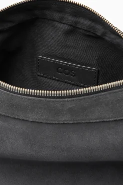 Outlet COS ZAMSZOWA TOREBKA CROSSBODY TYPU SADDLE BAG Antracytowy