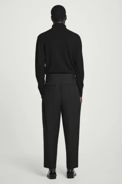 Outlet COS ZWĘŻANE SPODNIE Z WEŁNY HOPSACK – RELAXED FIT Czarny